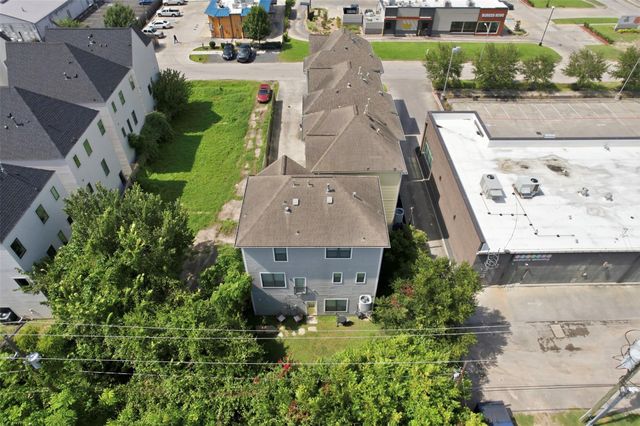 214 W 28th Street, Houston, TX 77008