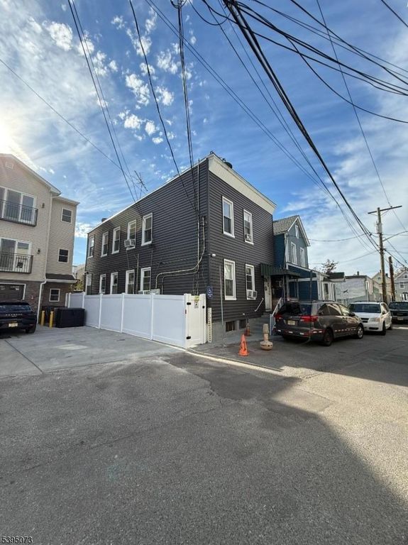 11 Merchant Pl, Newark City, NJ 07105