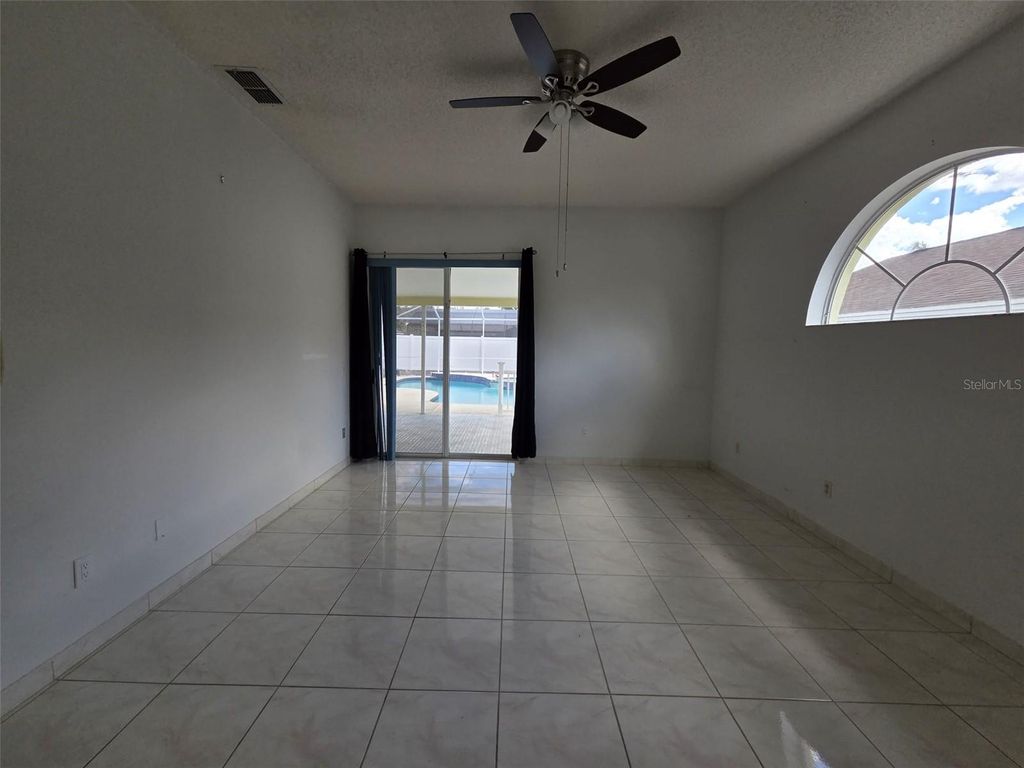 Image 12 of property listing at 1011 CALIFORNIA CREEK DRIVE, Oviedo, FL 32765