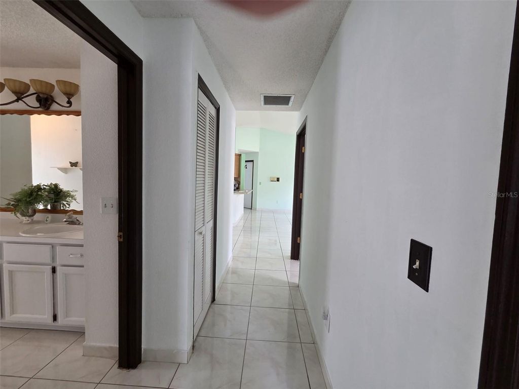 Image 18 of property listing at 1011 CALIFORNIA CREEK DRIVE, Oviedo, FL 32765