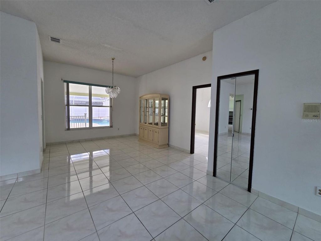 Image 4 of property listing at 1011 CALIFORNIA CREEK DRIVE, Oviedo, FL 32765