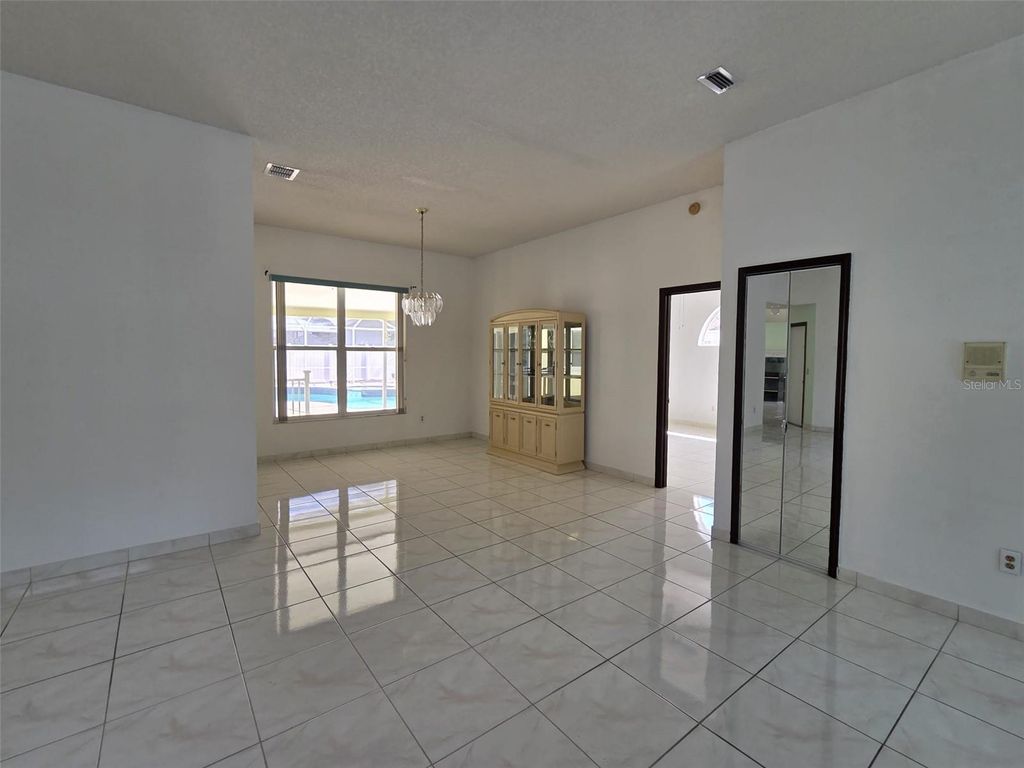 Image 7 of property listing at 1011 CALIFORNIA CREEK DRIVE, Oviedo, FL 32765