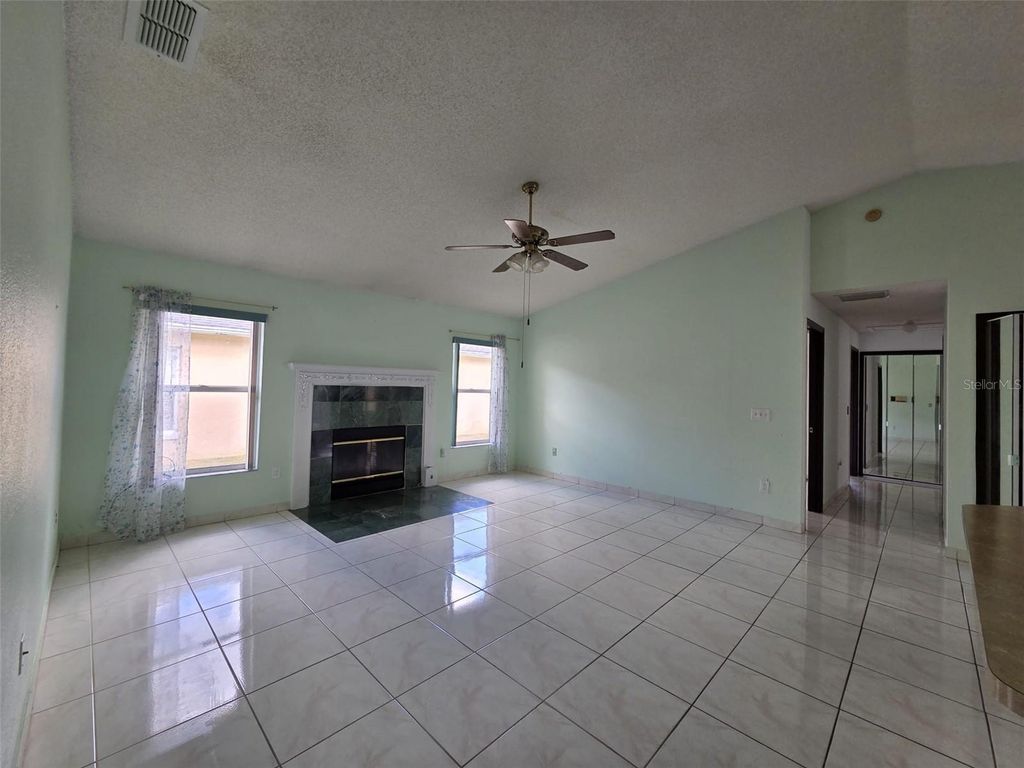 Image 8 of property listing at 1011 CALIFORNIA CREEK DRIVE, Oviedo, FL 32765