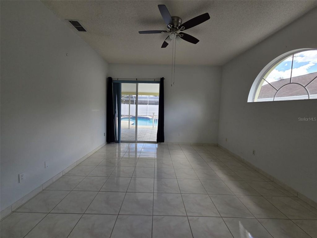 Image 9 of property listing at 1011 CALIFORNIA CREEK DRIVE, Oviedo, FL 32765