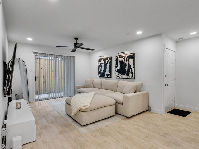 4200 Watson Street 201, Houston, TX 77009