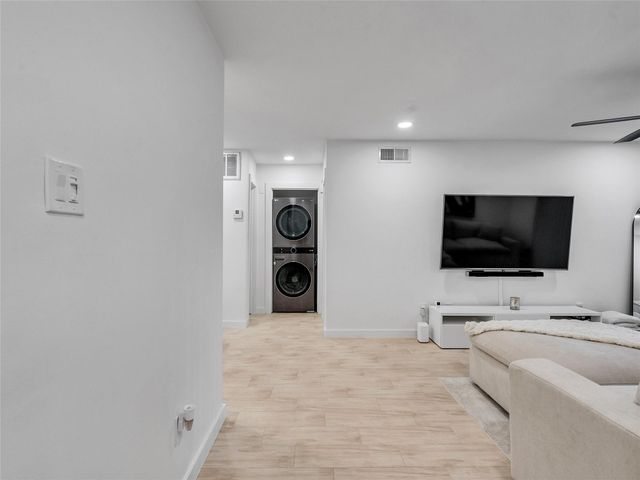 4200 Watson Street 201, Houston, TX 77009