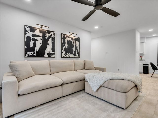 4200 Watson Street 201, Houston, TX 77009