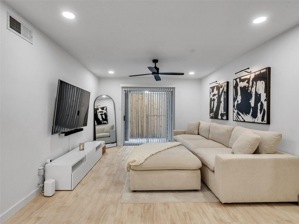 4200 Watson Street 201, Houston, TX 77009