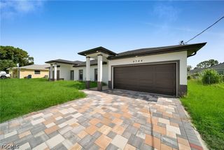 4986 Fairway CT, Lehigh Acres, FL 33973