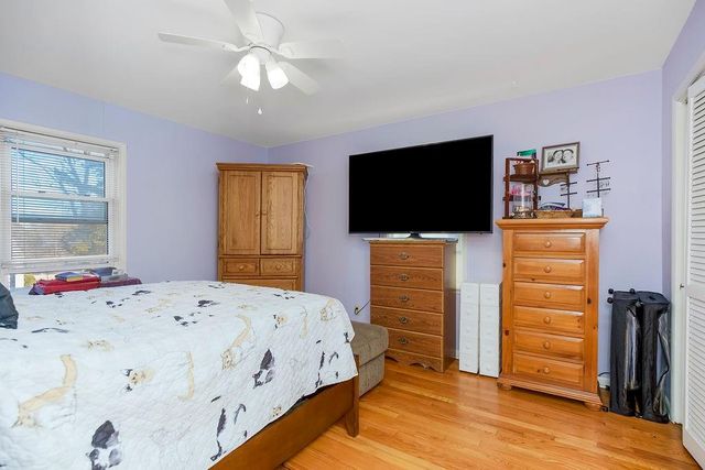 1104 NE Shady Lane Drive, Kansas City, MO 64118