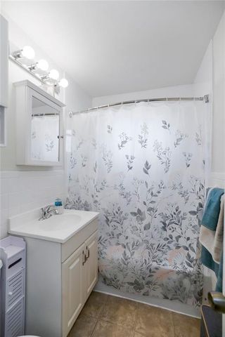 1104 NE Shady Lane Drive, Kansas City, MO 64118