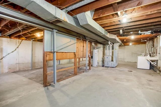 1104 NE Shady Lane Drive, Kansas City, MO 64118