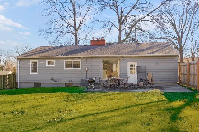 1104 NE Shady Lane Drive, Kansas City, MO 64118