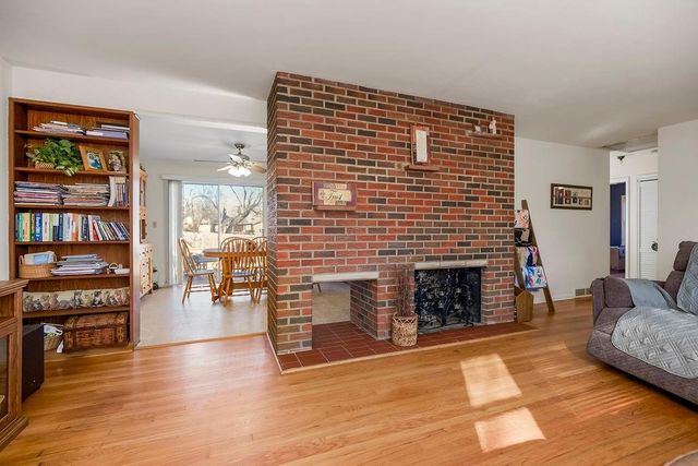 1104 NE Shady Lane Drive, Kansas City, MO 64118