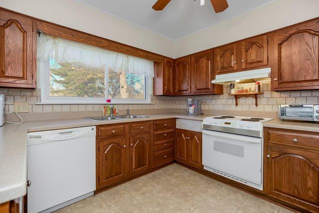 1104 NE Shady Lane Drive, Kansas City, MO 64118