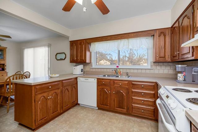 1104 NE Shady Lane Drive, Kansas City, MO 64118