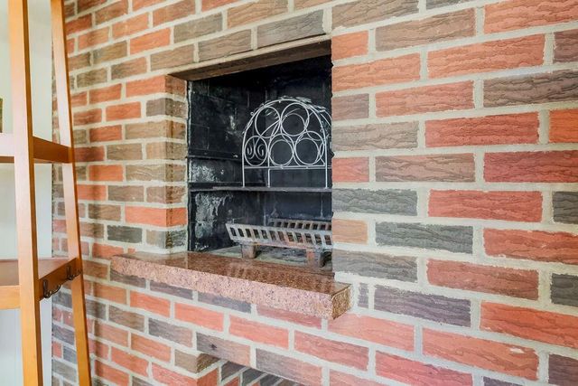 1104 NE Shady Lane Drive, Kansas City, MO 64118