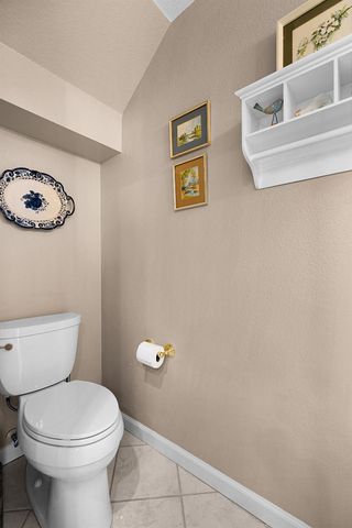 2315 Fallwater Ln, Carmichael, CA 95608