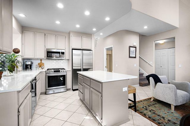 2315 Fallwater Ln, Carmichael, CA 95608