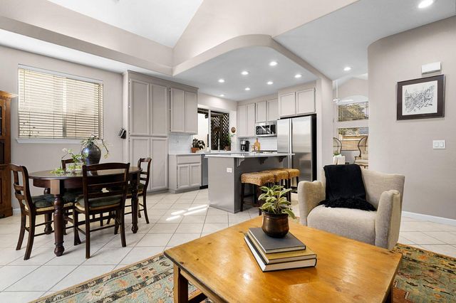 2315 Fallwater Ln, Carmichael, CA 95608