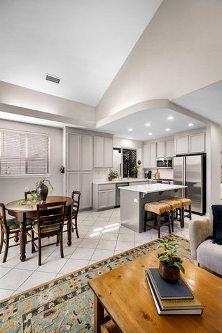 2315 Fallwater Ln, Carmichael, CA 95608
