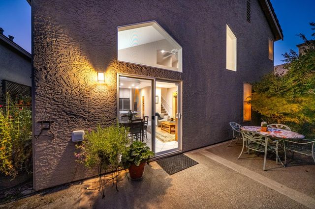 2315 Fallwater Ln, Carmichael, CA 95608