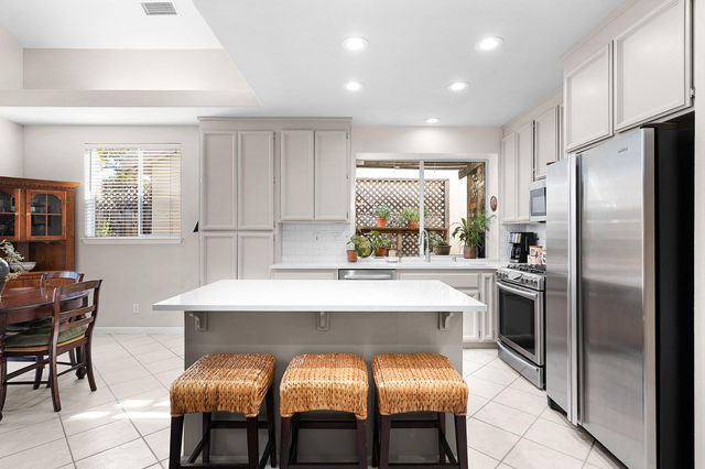 2315 Fallwater Ln, Carmichael, CA 95608