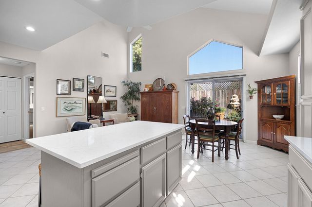 2315 Fallwater Ln, Carmichael, CA 95608