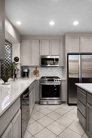 2315 Fallwater Ln, Carmichael, CA 95608