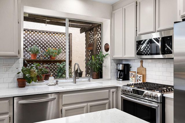 2315 Fallwater Ln, Carmichael, CA 95608