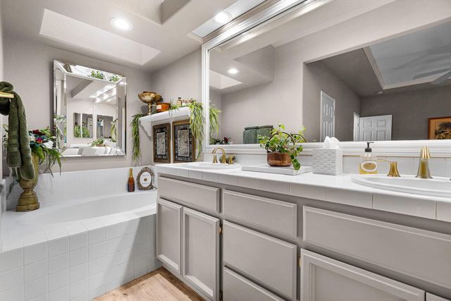 2315 Fallwater Ln, Carmichael, CA 95608