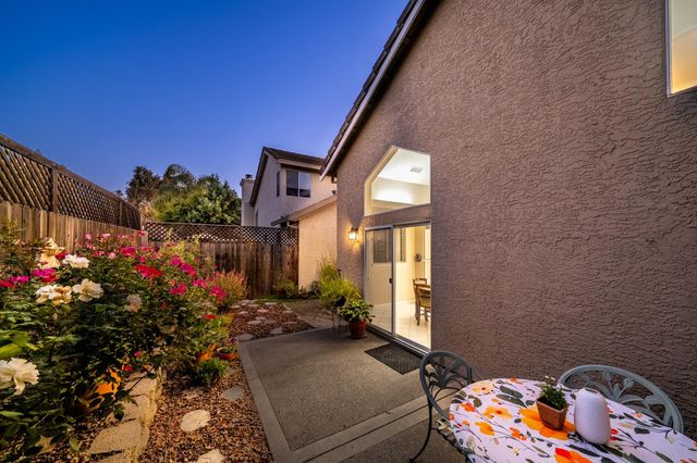 2315 Fallwater Ln, Carmichael, CA 95608