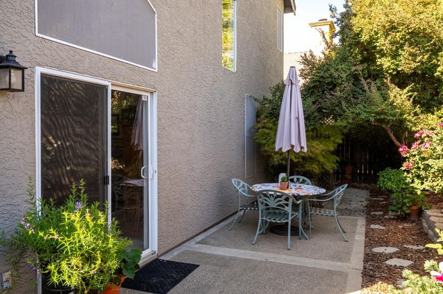 2315 Fallwater Ln, Carmichael, CA 95608