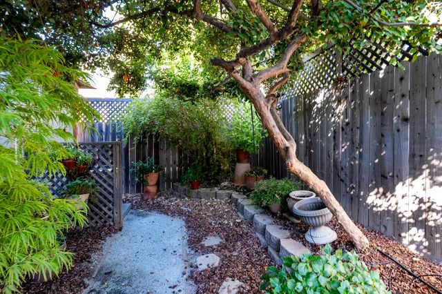 2315 Fallwater Ln, Carmichael, CA 95608