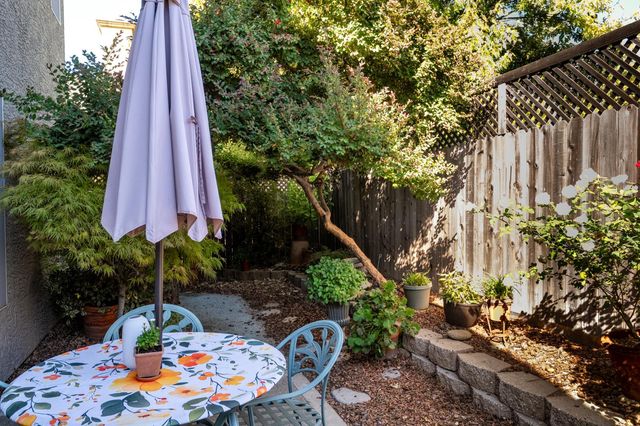 2315 Fallwater Ln, Carmichael, CA 95608
