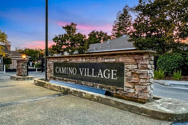 2315 Fallwater Ln, Carmichael, CA 95608