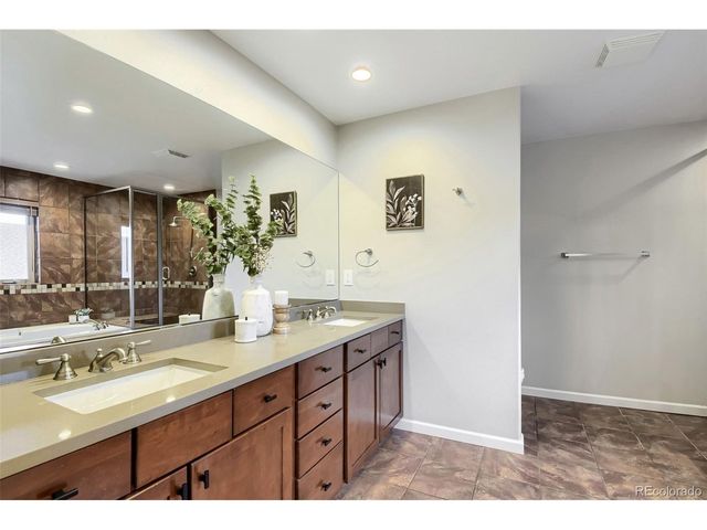 3059 S University Cir, Englewood, CO 80113