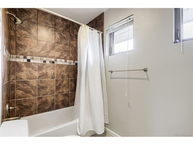 3059 S University Cir, Englewood, CO 80113