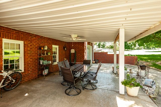 1820 Hygeia Rd, Greenbrier, TN 37073