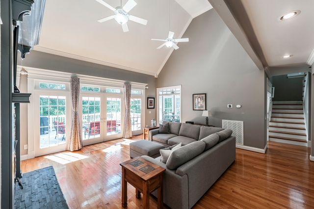 1820 Hygeia Rd, Greenbrier, TN 37073