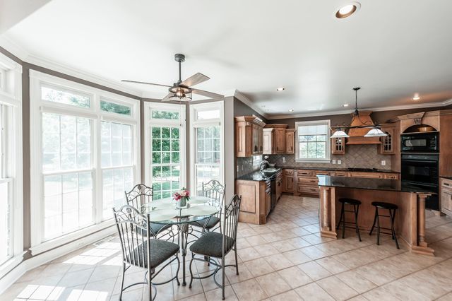 1820 Hygeia Rd, Greenbrier, TN 37073