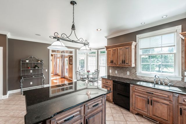 1820 Hygeia Rd, Greenbrier, TN 37073