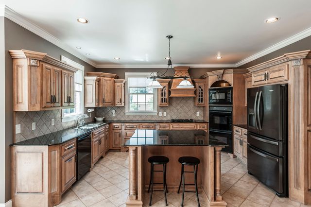 1820 Hygeia Rd, Greenbrier, TN 37073