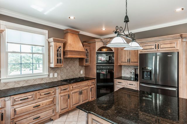 1820 Hygeia Rd, Greenbrier, TN 37073