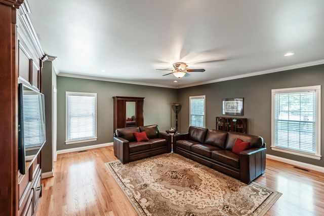 1820 Hygeia Rd, Greenbrier, TN 37073