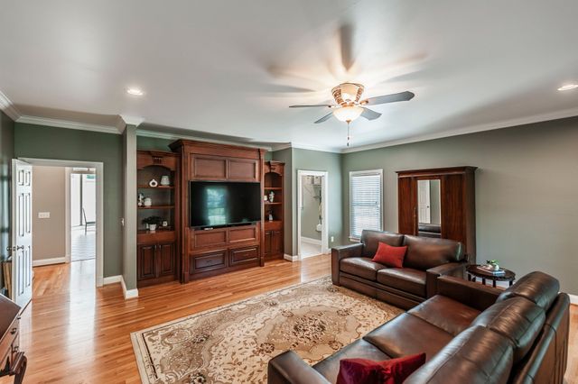 1820 Hygeia Rd, Greenbrier, TN 37073