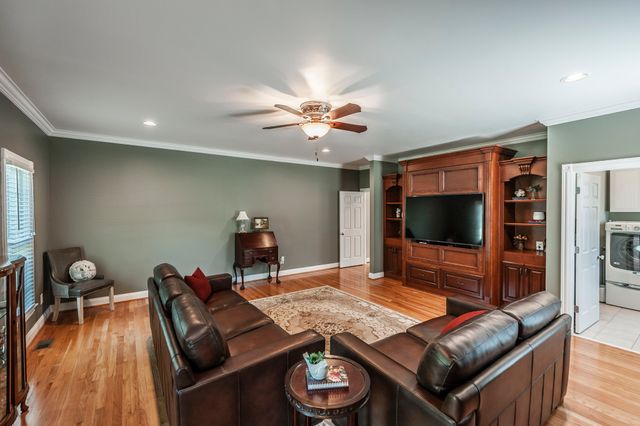 1820 Hygeia Rd, Greenbrier, TN 37073