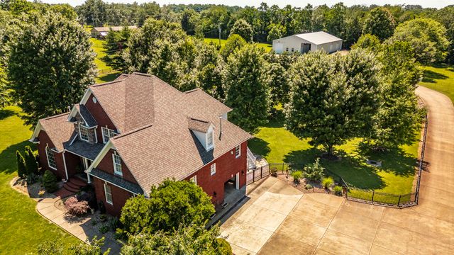 1820 Hygeia Rd, Greenbrier, TN 37073