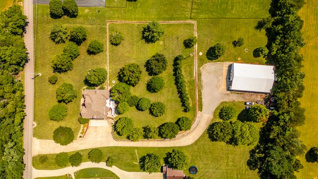 1820 Hygeia Rd, Greenbrier, TN 37073