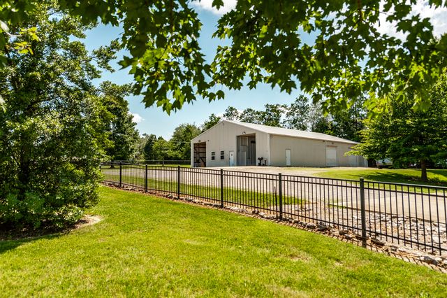 1820 Hygeia Rd, Greenbrier, TN 37073